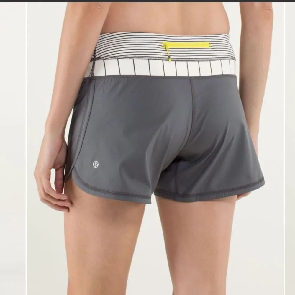 RARE Lululemon Groovy Run Short Soot Light / Slalom Stripe Angel Wing Size 10